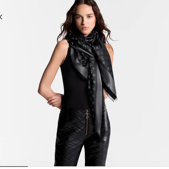 Louis Vuitton Accessories - Louis Vuitton monogram shine shawl